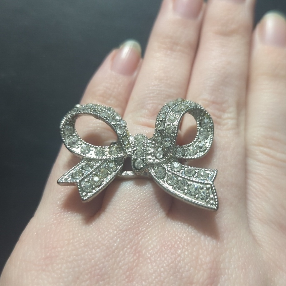 Silver Tone Clear Rhinestone Bow Ribbon Stretchy Beaded Statement Ring